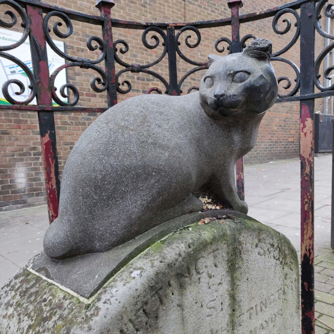 Estatua Whittington Stone en el barrio de Highgate en Londres