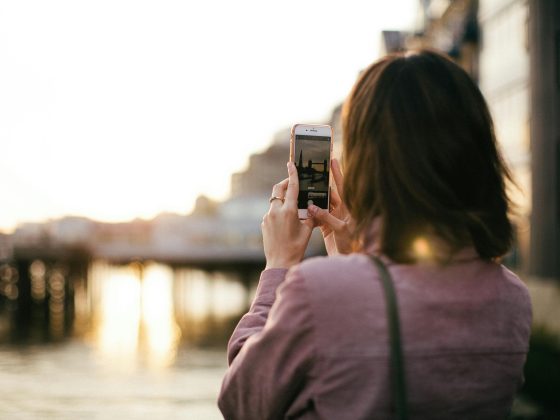 Evitar el roaming viajando a londres Photo by Lina Kivakaen pexels